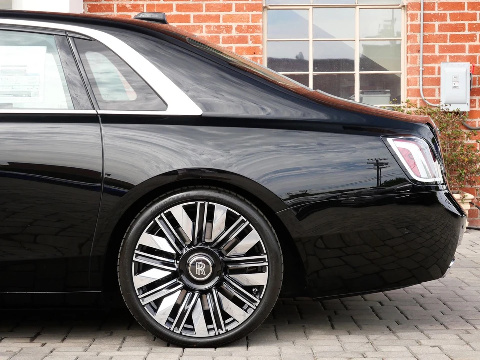 2027 Rolls-Royce Ghost 2nd Gen - Image 22 of 31