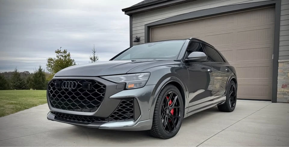 2025 Audi RS Q8 - Image 2 of 9