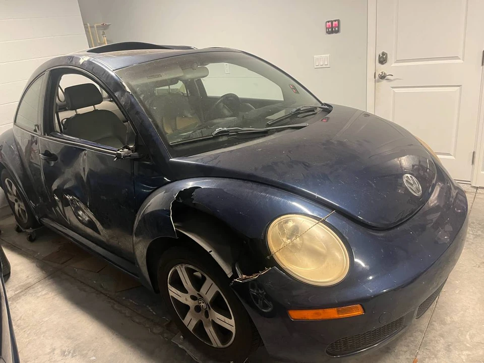 2006 Volkswagen New Beetle - Image 7 of 8