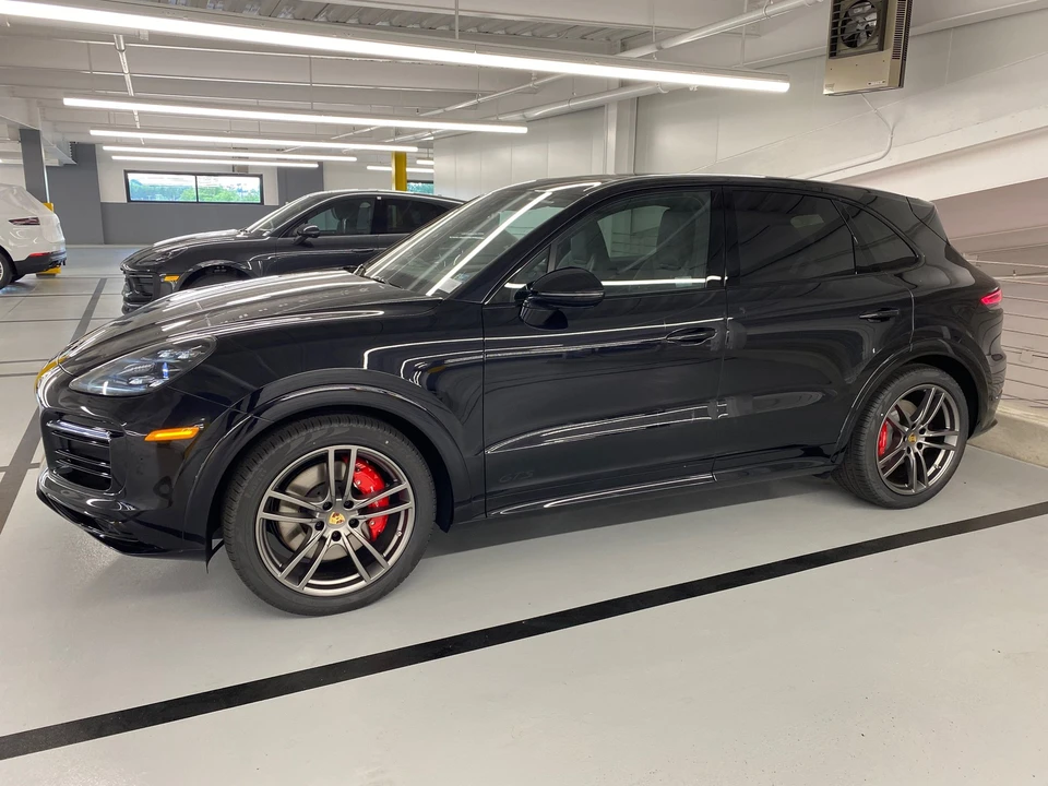 2022 Porsche 9Y0/9Y3 Cayenne GTS - Image 2 of 10