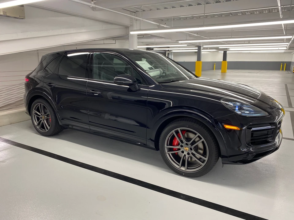 2022 Porsche 9Y0/9Y3 Cayenne GTS - Image 4 of 10