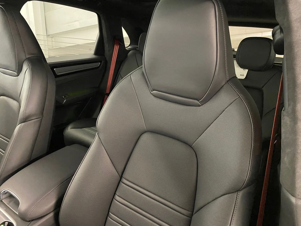 2022 Porsche 9Y0/9Y3 Cayenne GTS - Image 7 of 10