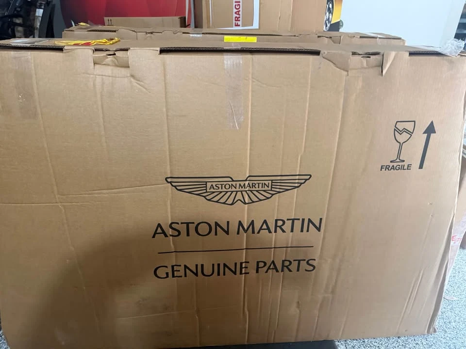 Aston Martin DBX - Image 2 of 3