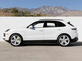 2025 Porsche 9Y0/9Y3 Cayenne - Image 2 of 4