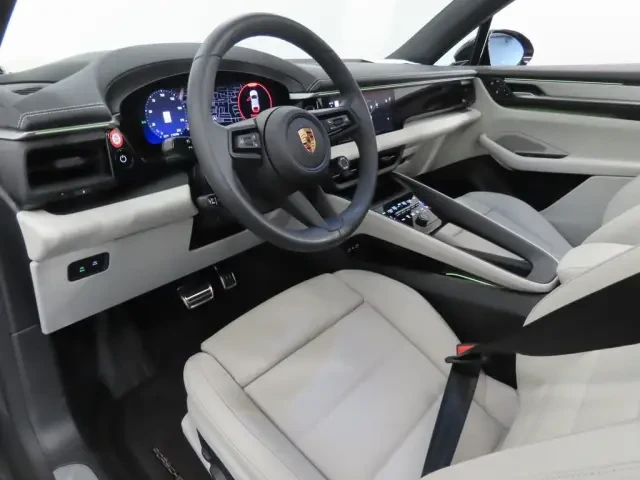 2025 Porsche Macan Electric - Image 4 of 9