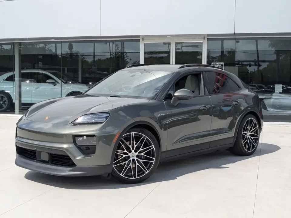 2025 Porsche Macan Electric - Image 5 of 9