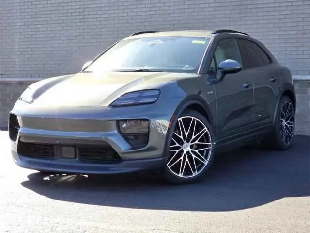 2025 Porsche Macan Electric - Image 8 of 9