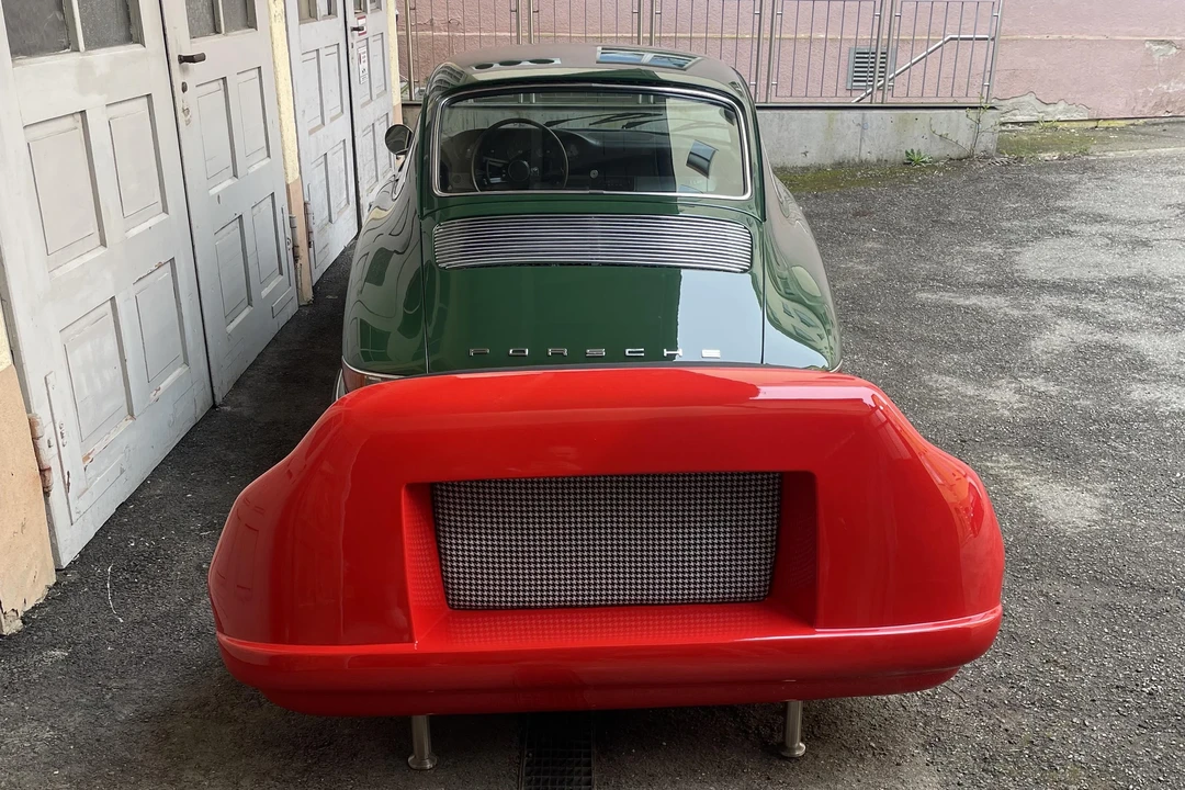Porsche 911 - Image 23 of 24