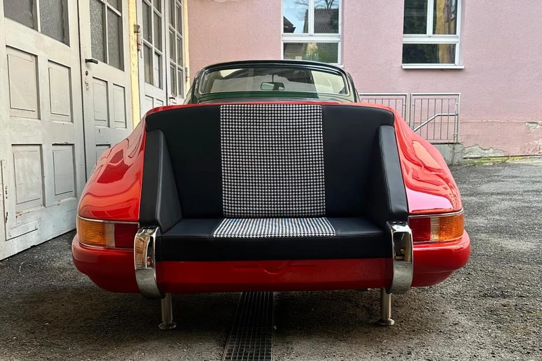 Porsche 911 - Image 13 of 24