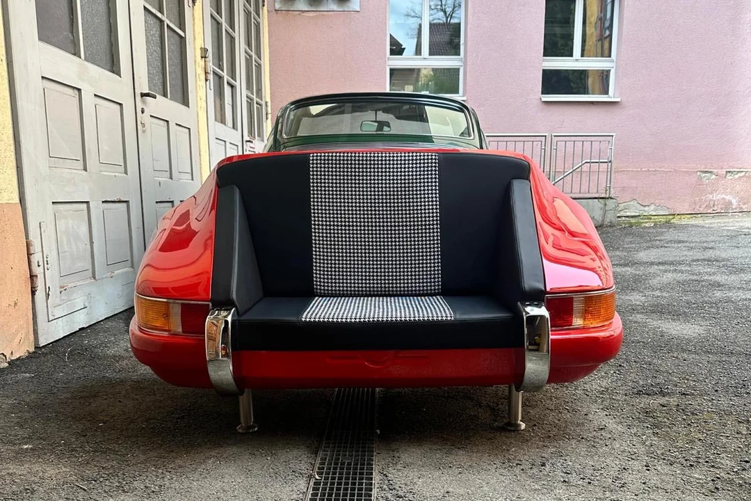 Porsche 911 - Image 14 of 24