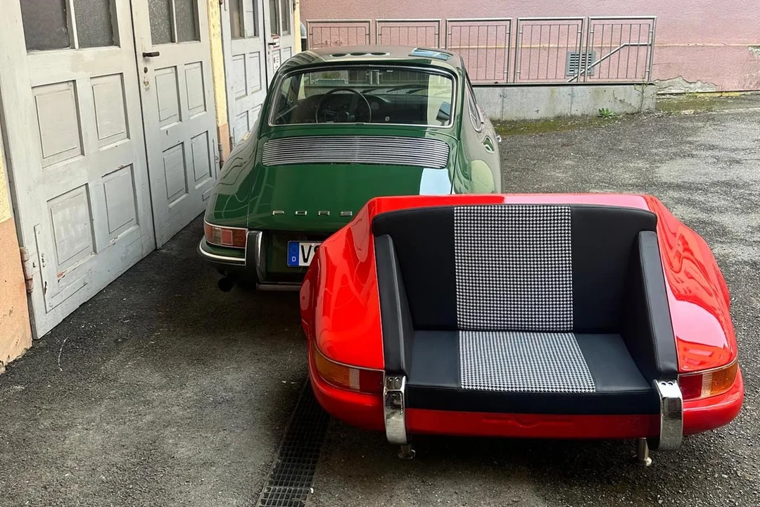 Porsche 911 - Image 17 of 24