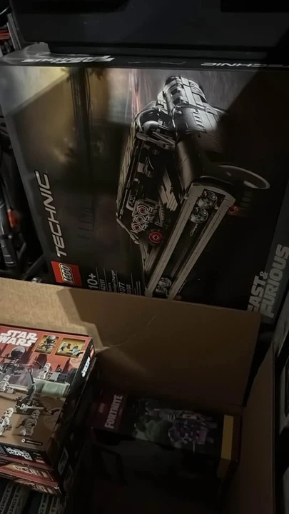 Parts & Memorabilia Scale Models - Image 10 of 10