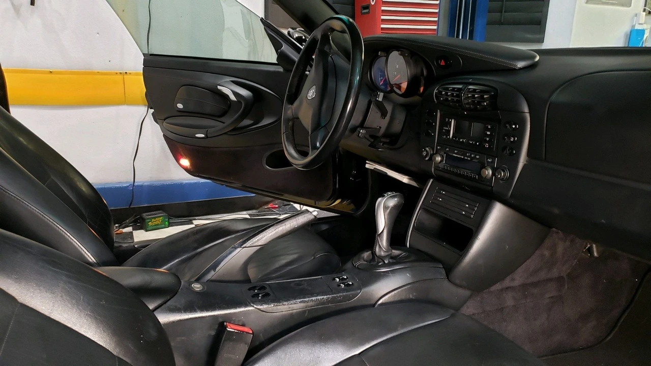 2000 Porsche 911 - Image 8 of 20