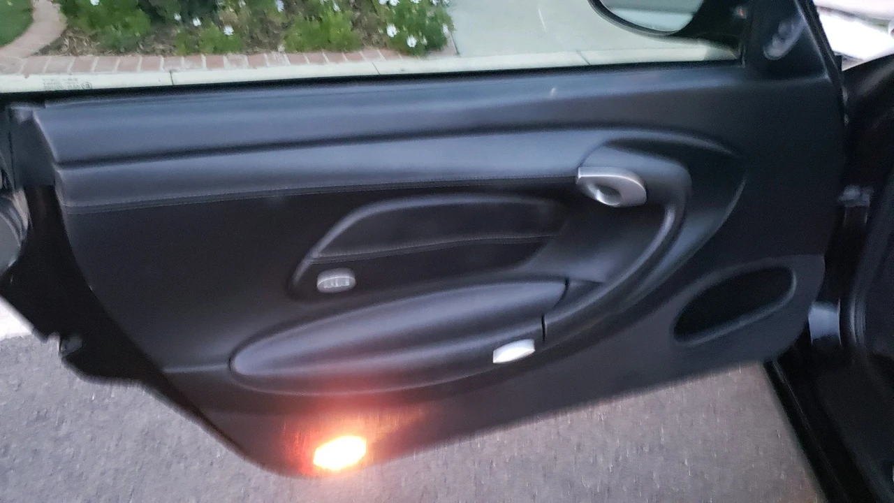 2000 Porsche 911 - Image 11 of 20