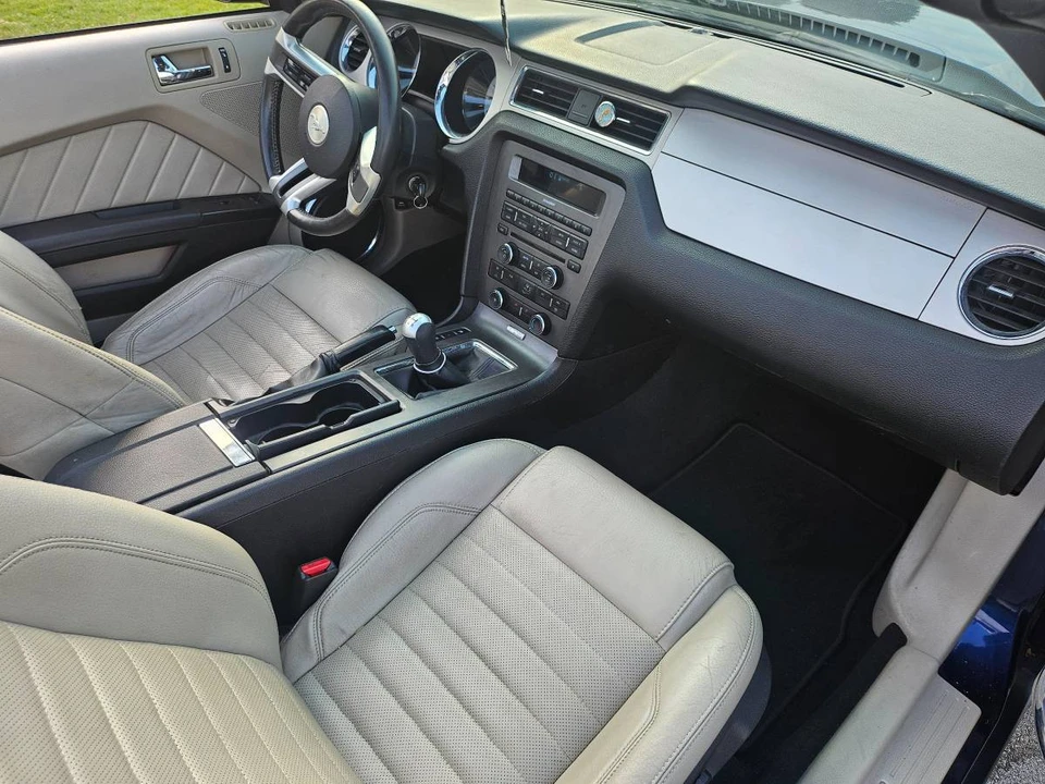 2010 Ford S197 Mustang - Image 13 of 16