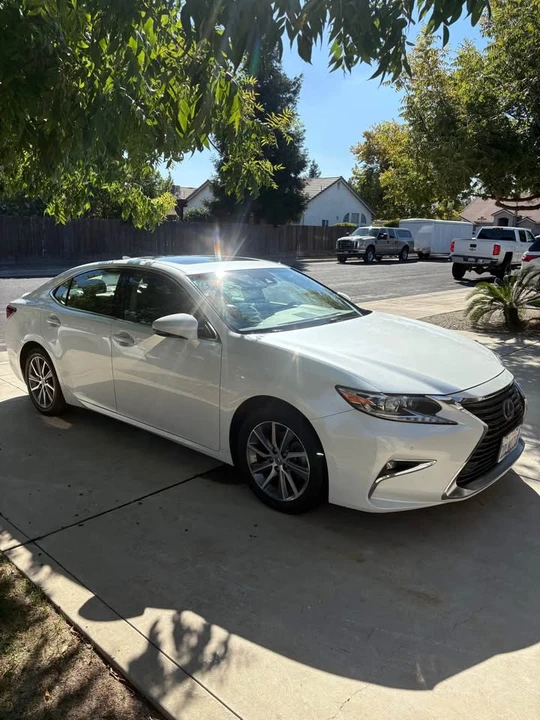 2016 Lexus ES 6th Gen - Image 2 of 10