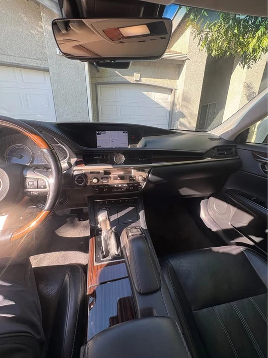 2016 Lexus ES 6th Gen - Image 5 of 10