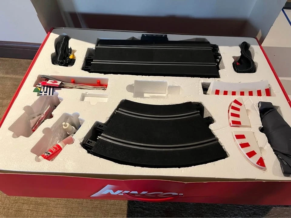 Parts & Memorabilia Scale Models - Image 2 of 10
