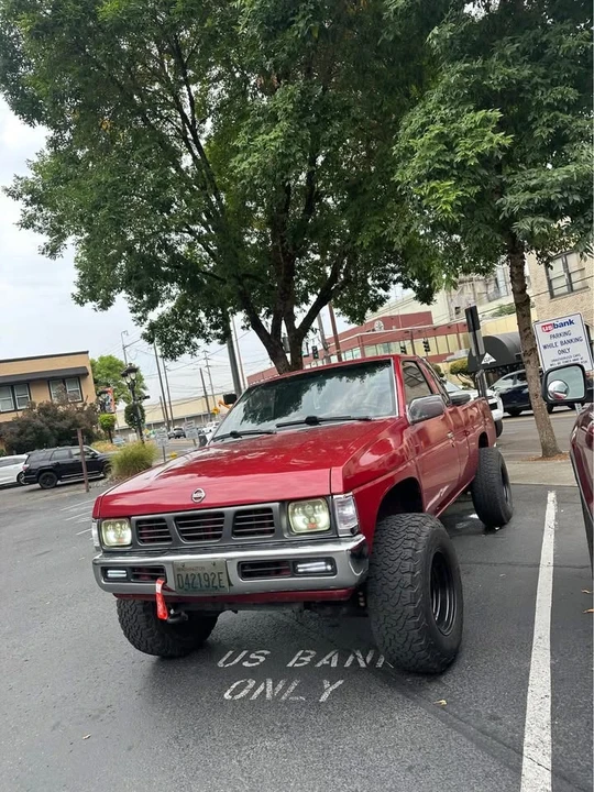 1995 Nissan - Image 2 of 5