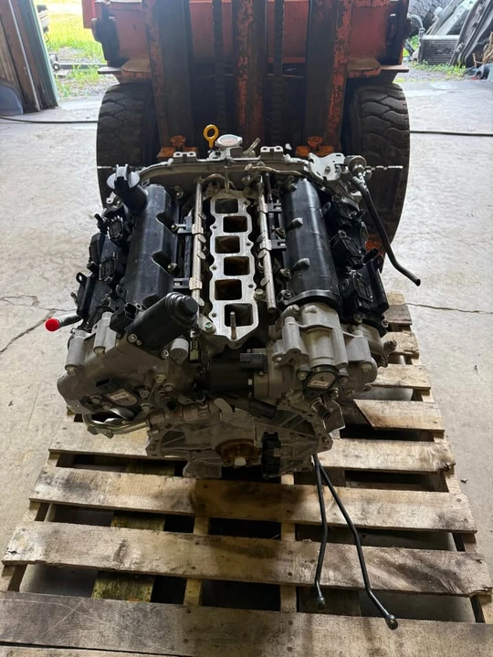 Parts & Memorabilia Engines - Image 5 of 9