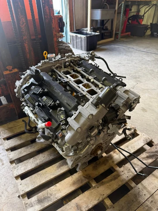 Parts & Memorabilia Engines - Image 4 of 9