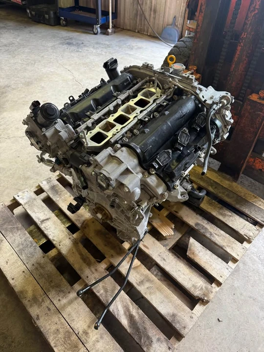 Parts & Memorabilia Engines - Image 6 of 9