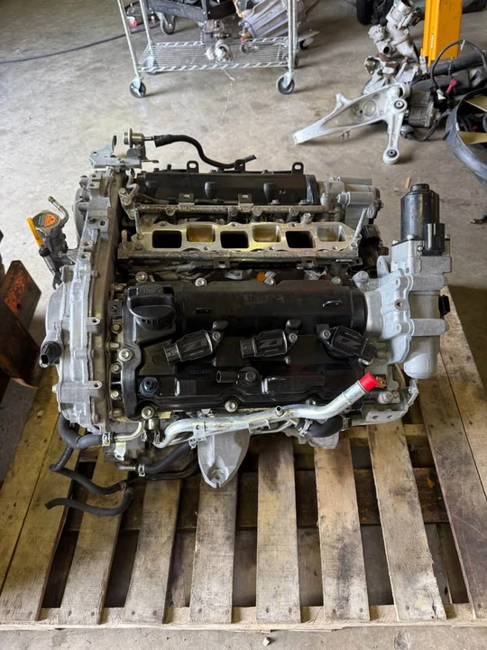 Parts & Memorabilia Engines - Image 3 of 9