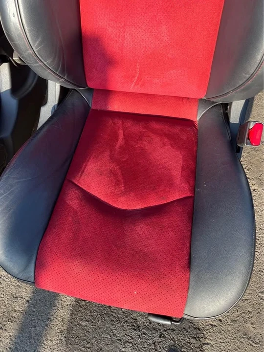 2015 Parts & Memorabilia Seats & Interior - Image 4 of 8
