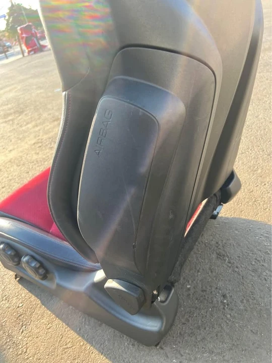 2015 Parts & Memorabilia Seats & Interior - Image 6 of 8