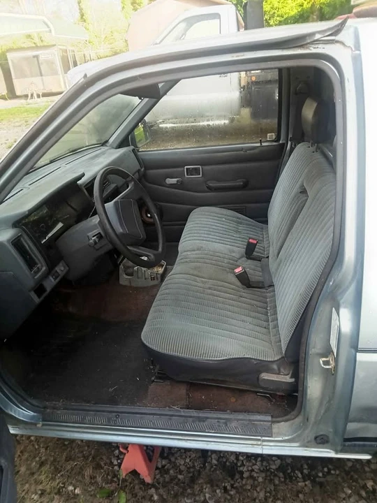 Nissan Frontier 1st Gen - Image 4 of 9