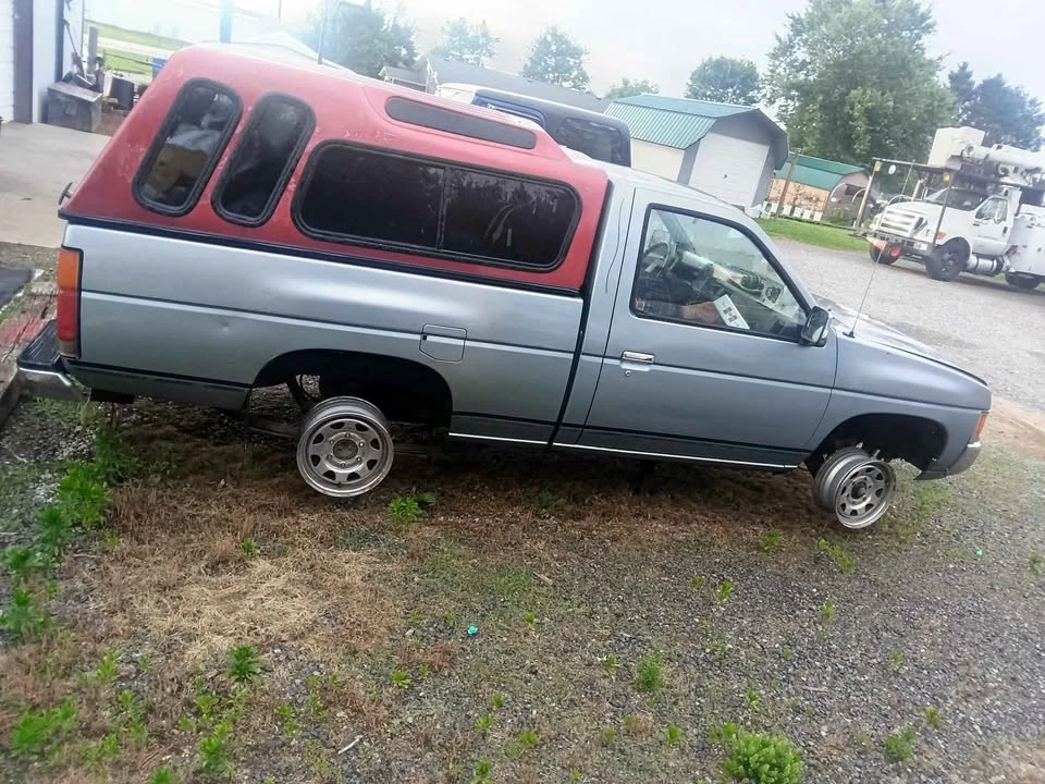 Nissan Frontier 1st Gen - Image 2 of 9