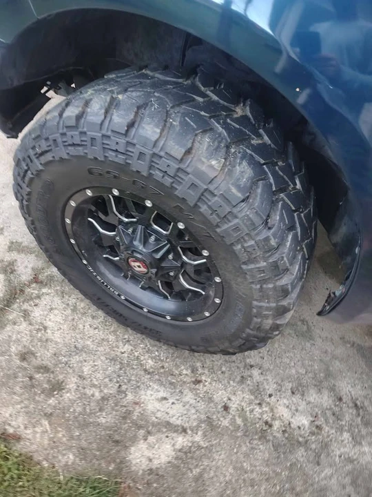 Nissan Frontier 2nd Gen - Image 6 of 9