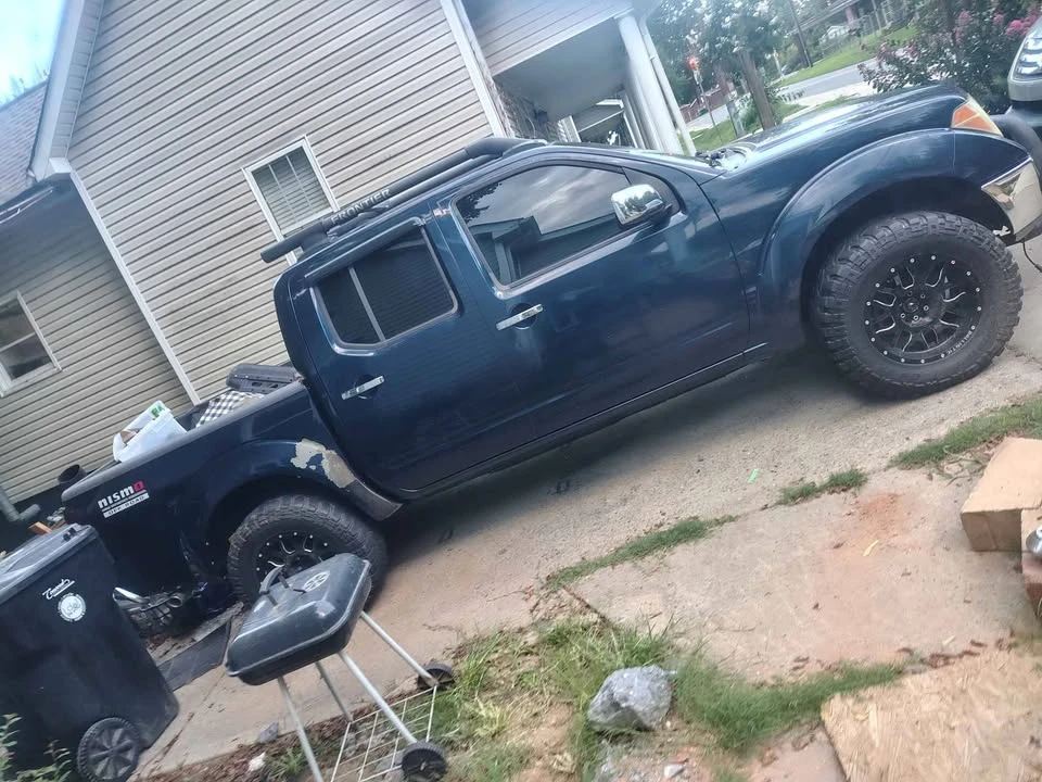 Nissan Frontier 2nd Gen - Image 4 of 9