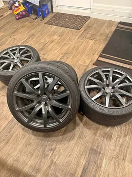 Nissan GT-R R35 OEM Wheels and Tires