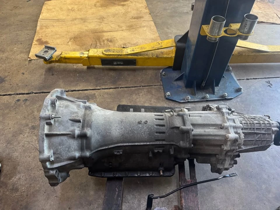 Parts & Memorabilia Gearboxes - Image 2 of 10