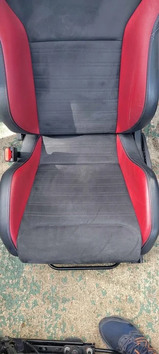2014 Parts & Memorabilia Seats & Interior - Image 7 of 8