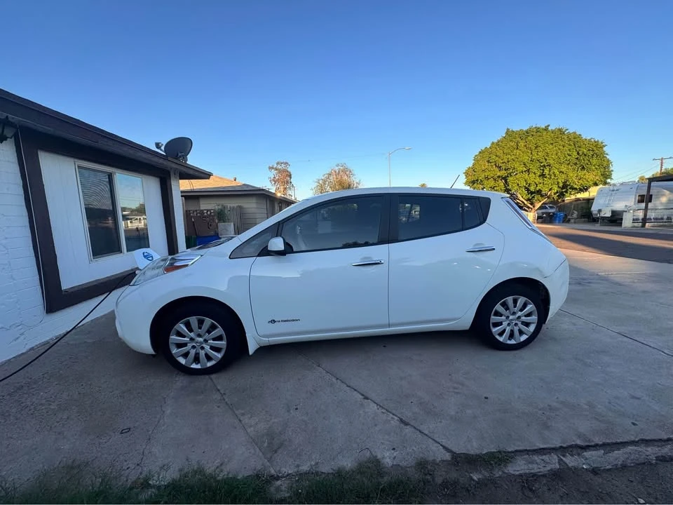 2015 Nissan Leaf - Image 3 of 5