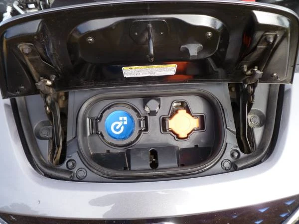 2021 Nissan Leaf - Image 14 of 17