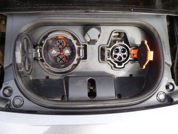 2021 Nissan Leaf - Image 15 of 17