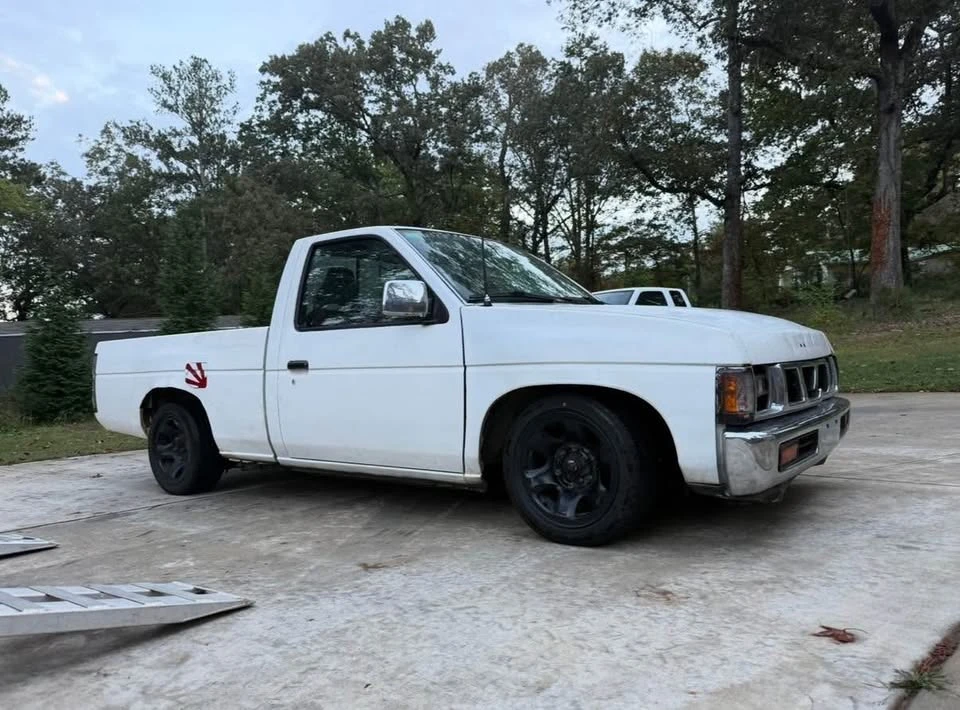 Nissan Frontier 1st Gen - Image 4 of 6
