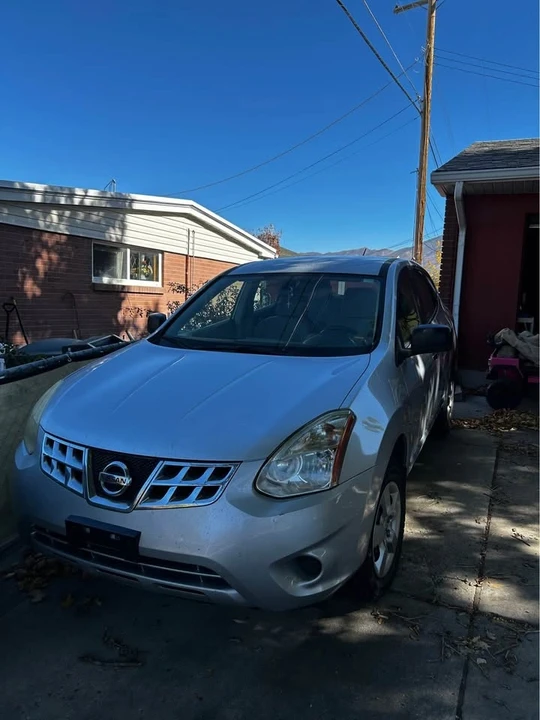 2013 Nissan Rogue - Image 2 of 3