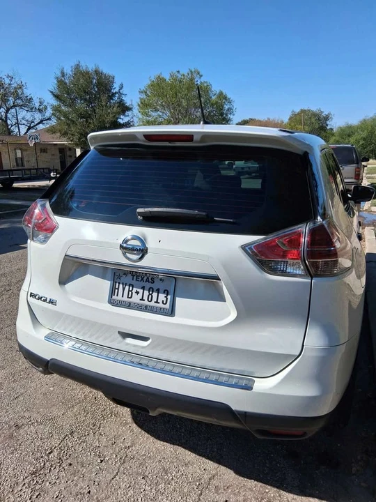 2016 Nissan Rogue - Image 2 of 8