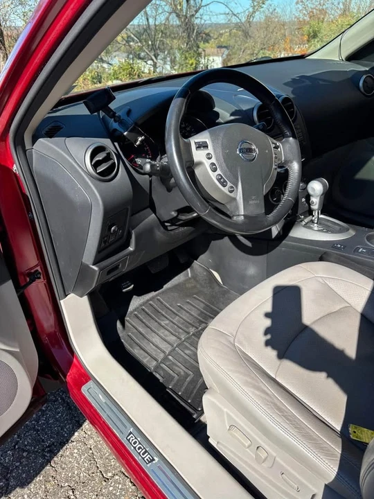 2012 Nissan Rogue - Image 8 of 10