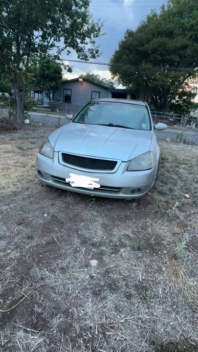 Nissan Sentra - Image 2 of 3