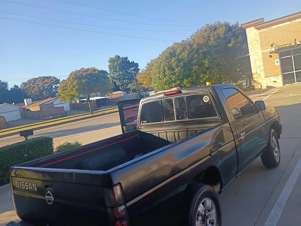 1998 Nissan Frontier 1st Gen - Image 2 of 4