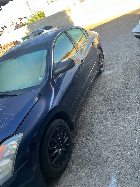 Nissan Altima - Image 8 of 12