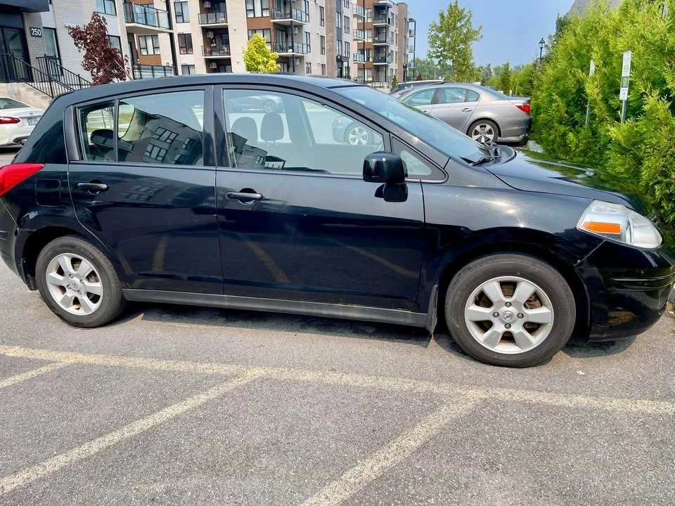 2010 Nissan Versa - Image 2 of 10
