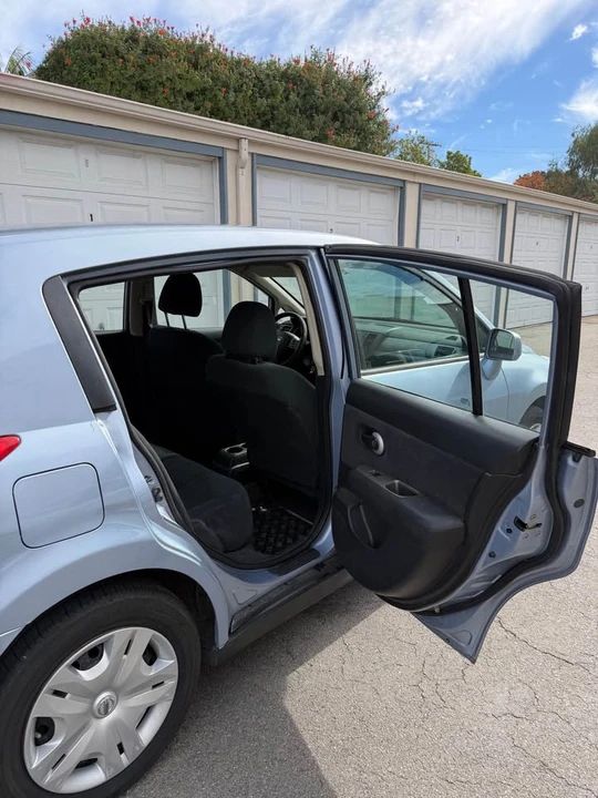 2011 Nissan Versa - Image 3 of 10