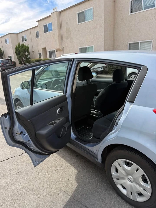 2011 Nissan Versa - Image 9 of 10