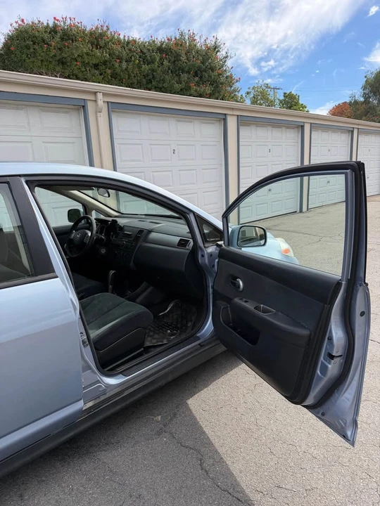 2011 Nissan Versa - Image 2 of 10